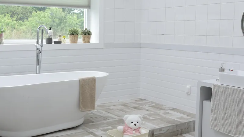 Bathtub for infant water safety